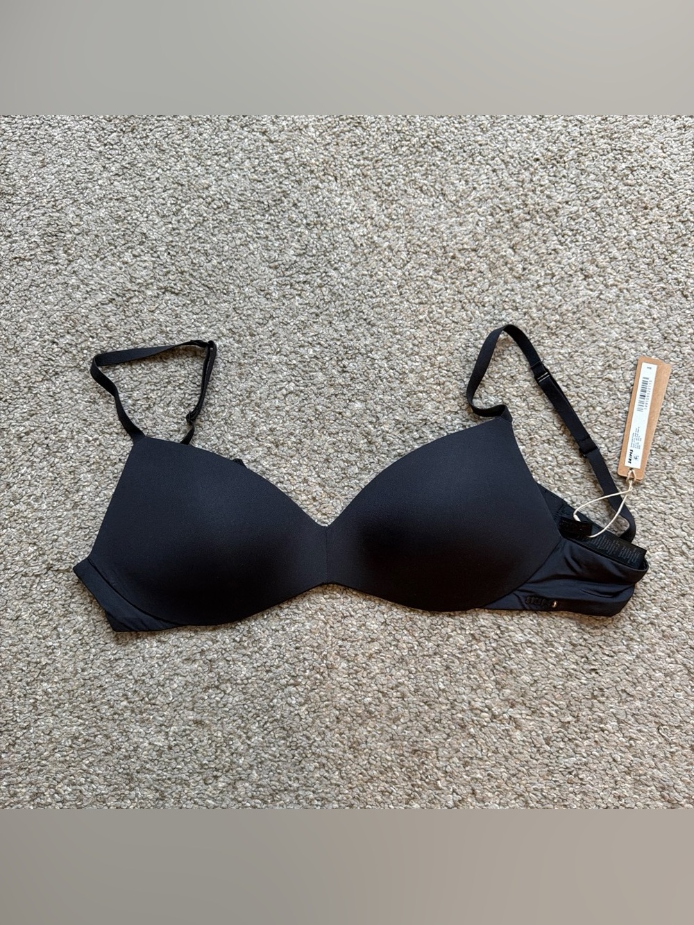 SKIMS wireless form push-up plunge bra  Black